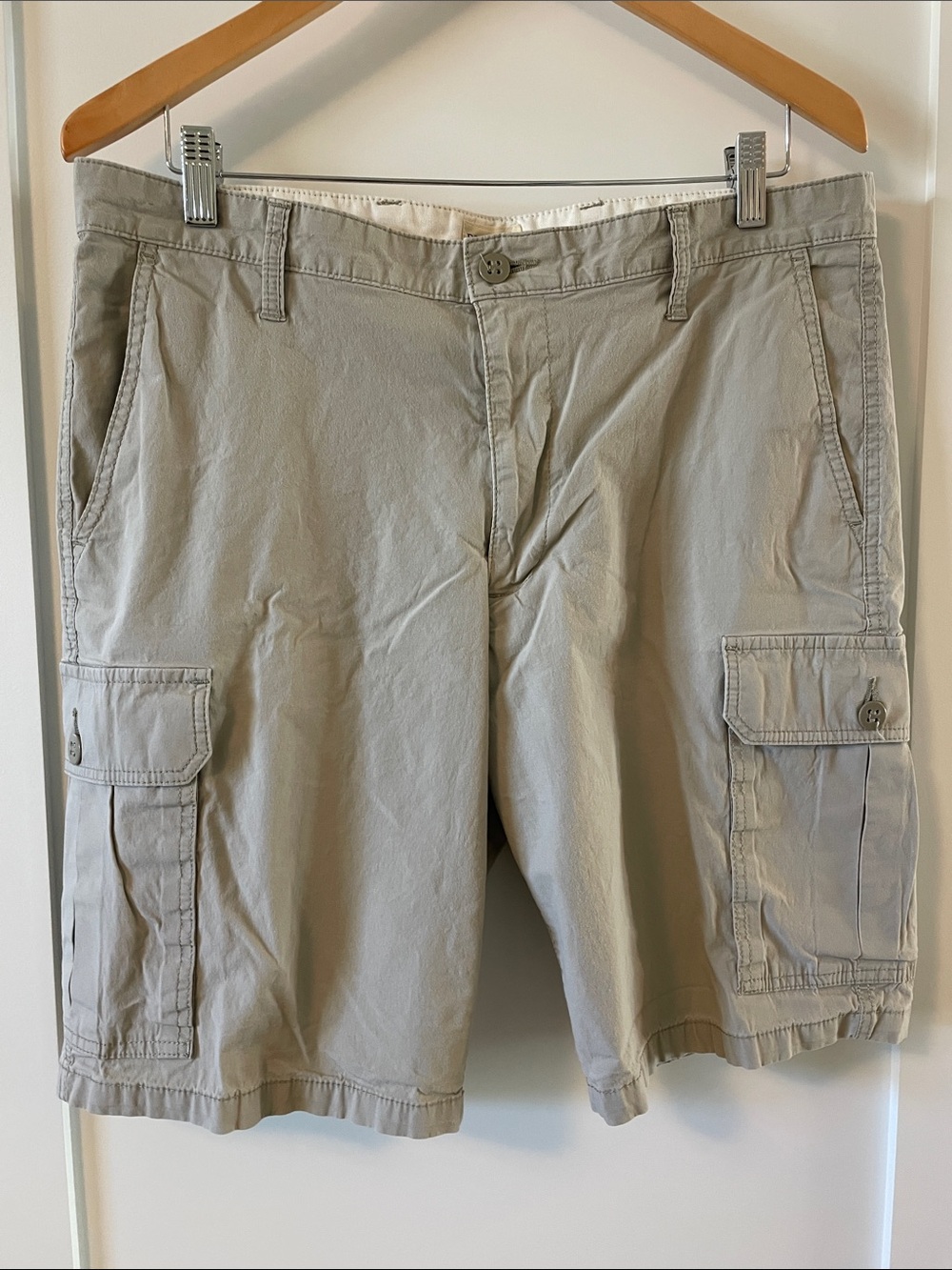 Dockers Men's Cargo Shorts in Light Khaki